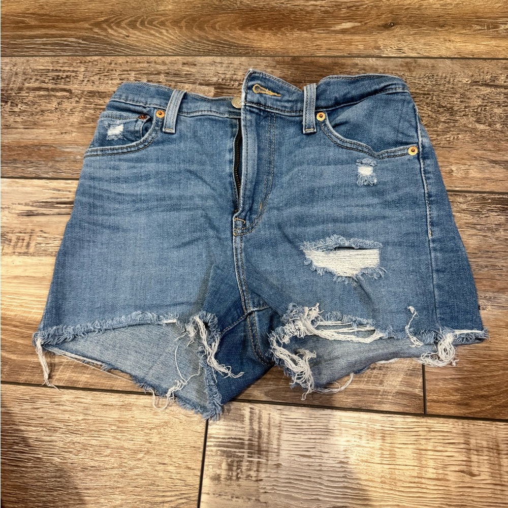 Levi’s High Rise Shorts - Picture 1 of 3